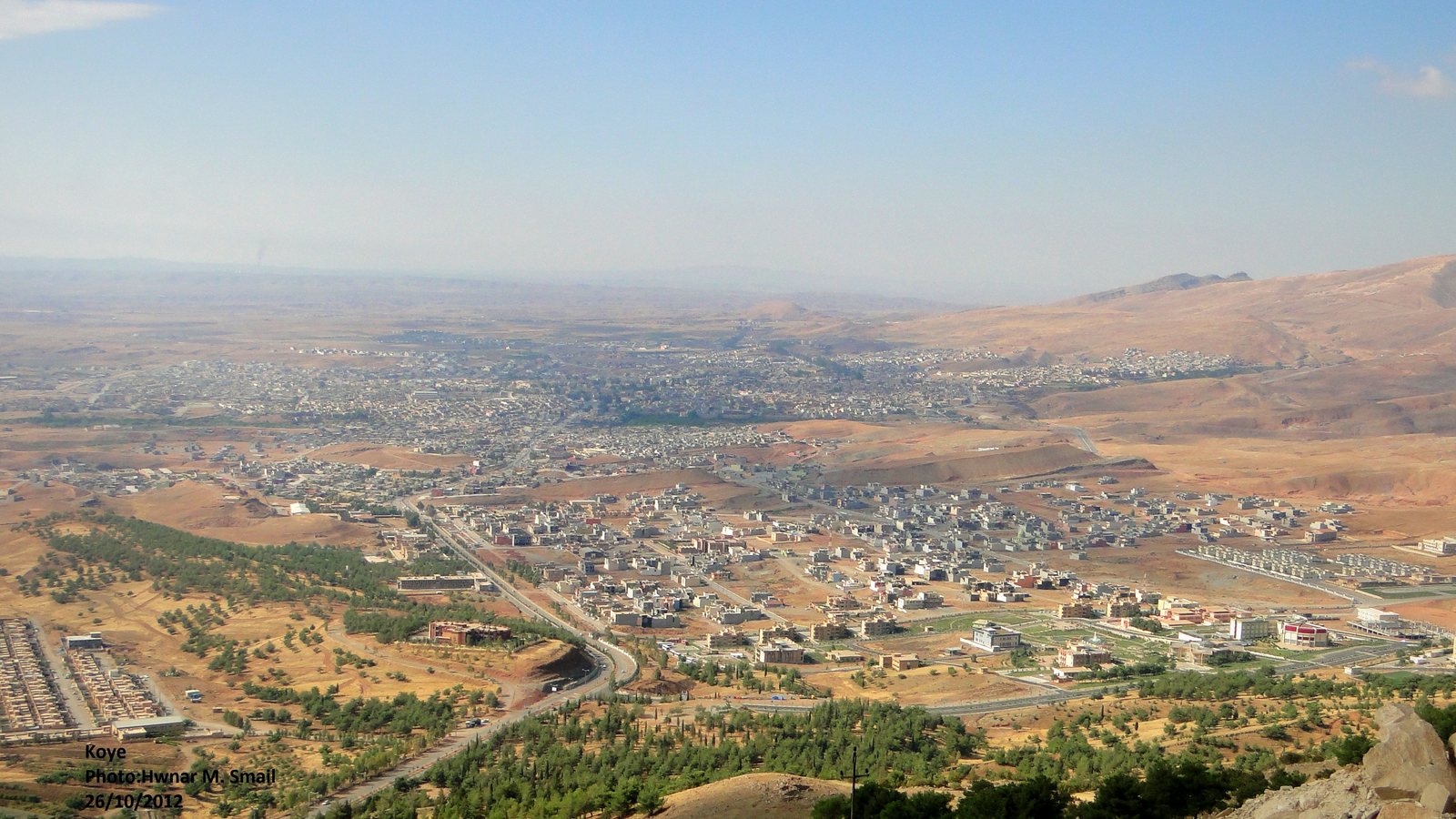 Koy Sanjaq / Koye and its hills